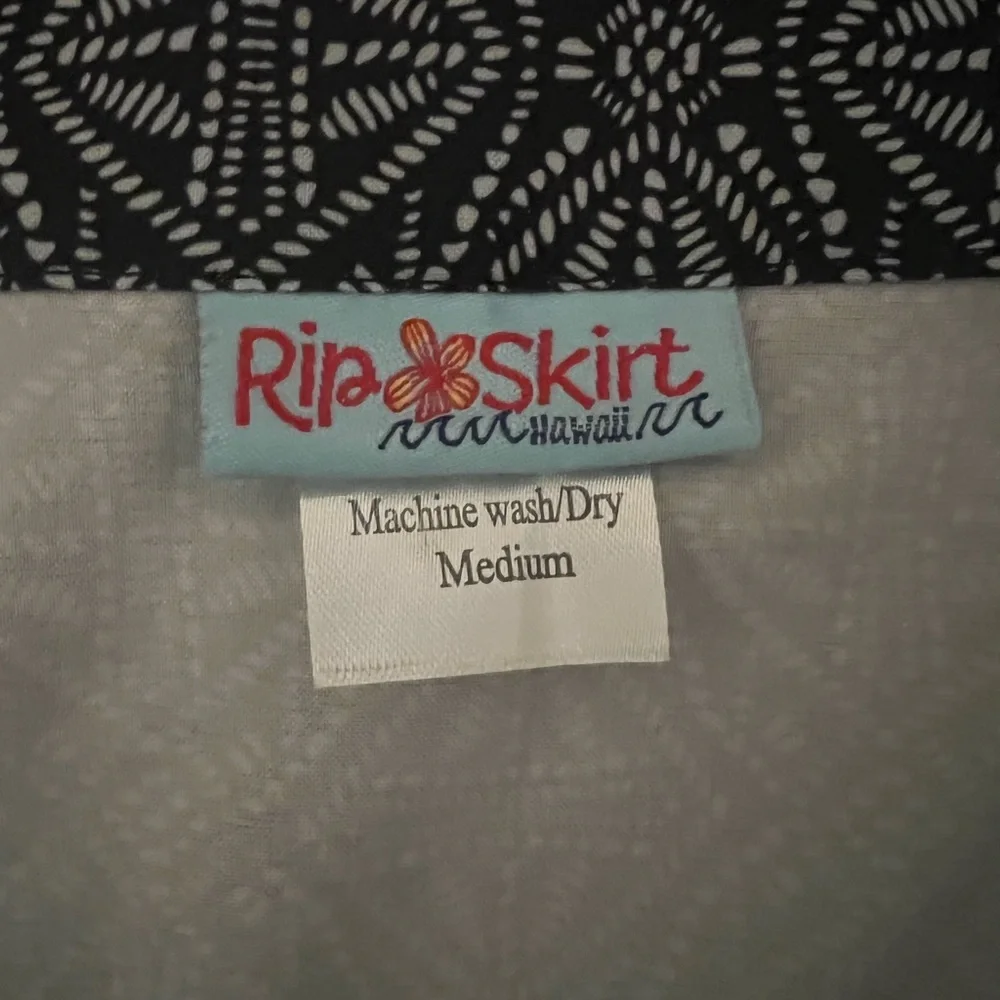 Rip Skirt Hawaii length 3 Medium geometric Patterned Black Pearl Skirt - Picture 2 of 8